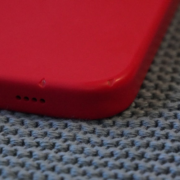 Official Apple Silicone Case – Red – iPhone 14 Pro Max - Picture 2 of 8